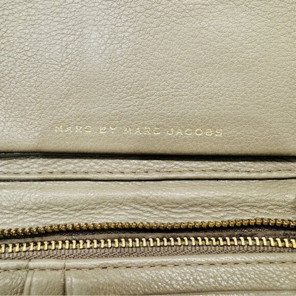 Marc by Marc Jacobs Wristlet Wallet Cell Phone Coin Tan Leather Full Zip Closure - Picture 7 of 15